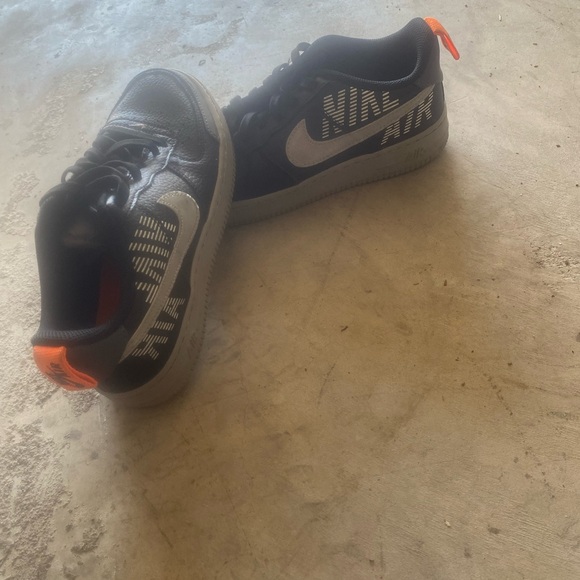 Nike shoes - Picture 1 of 2